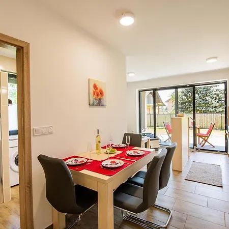 Apartmaji Banonia شقة