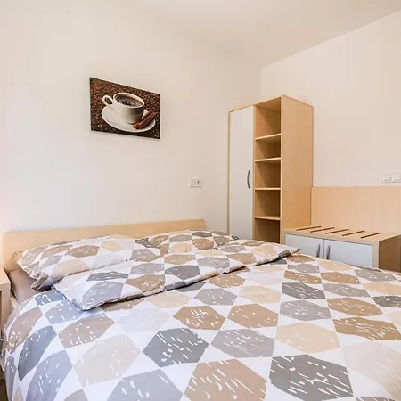 דירה Apartmaji Banonia *