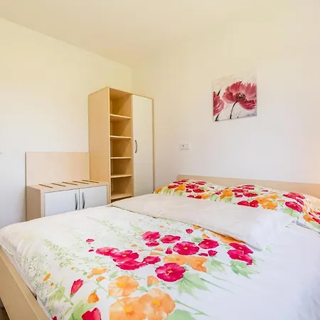 Apartmaji Banonia Verzej