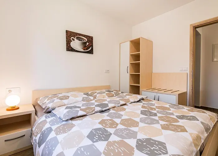 דירה Apartmaji Banonia *