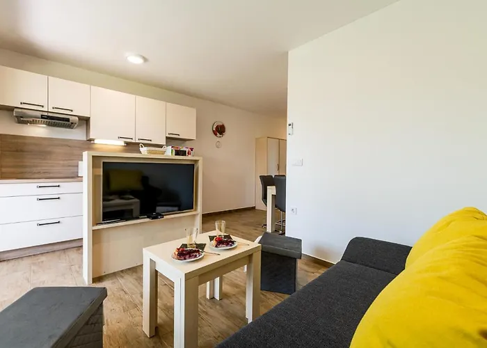 Apartmaji Banonia 베라이