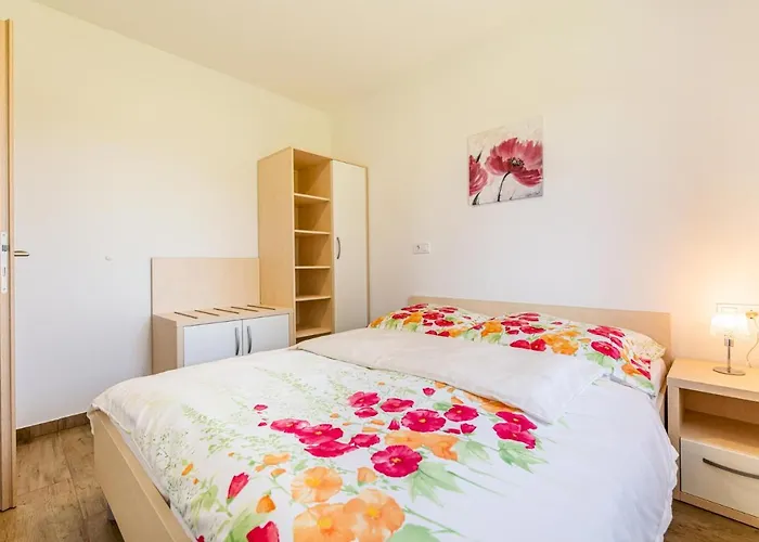 Apartmaji Banonia 베라이